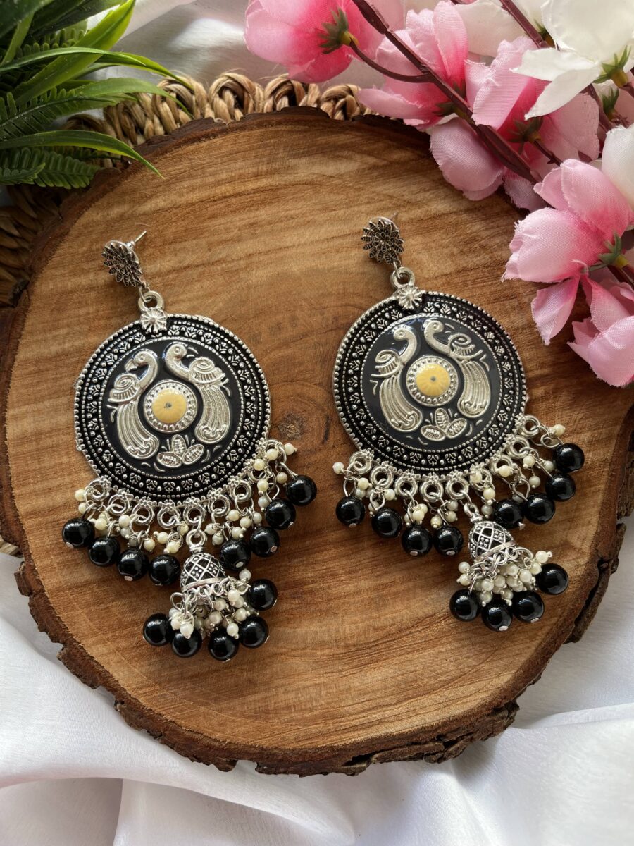 Meghna jhumka black