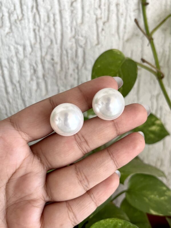 Small Pearl Studs